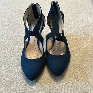 Life Stride navy velvet heel